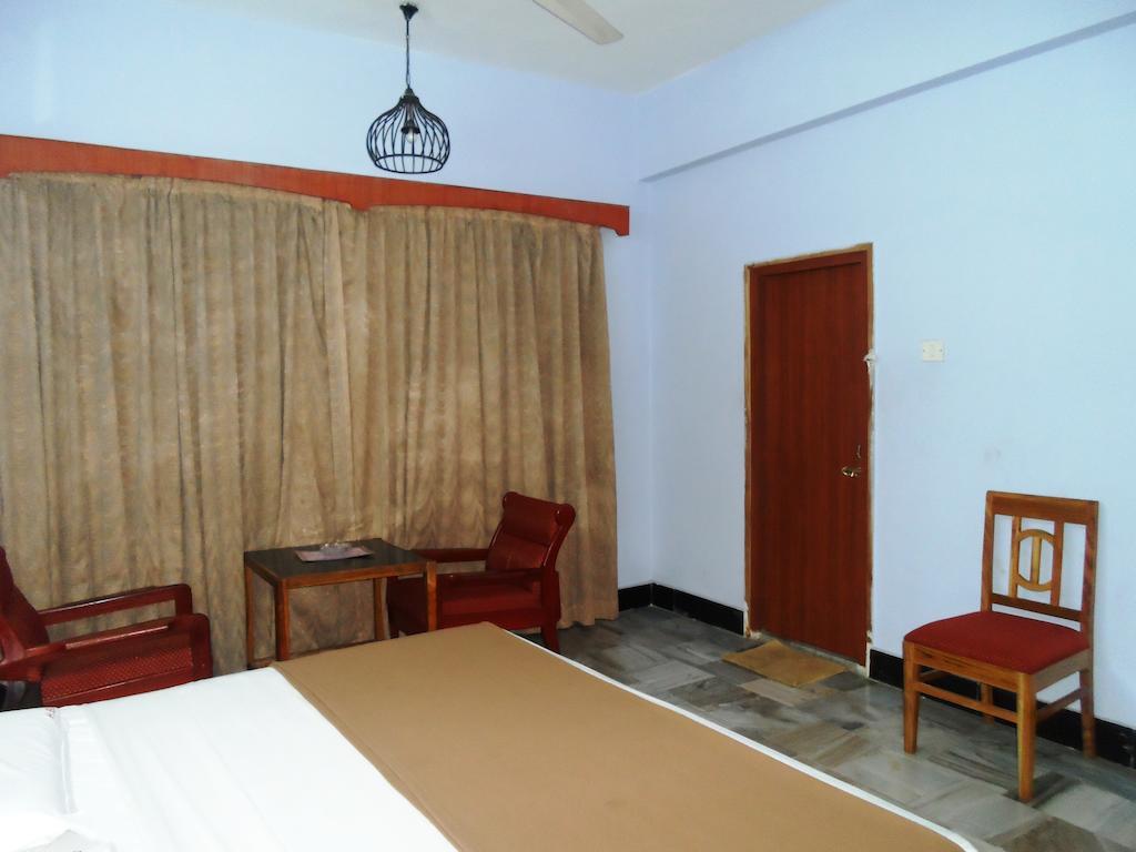Hotel Bhimas Paradise تيروباتي الغرفة الصورة