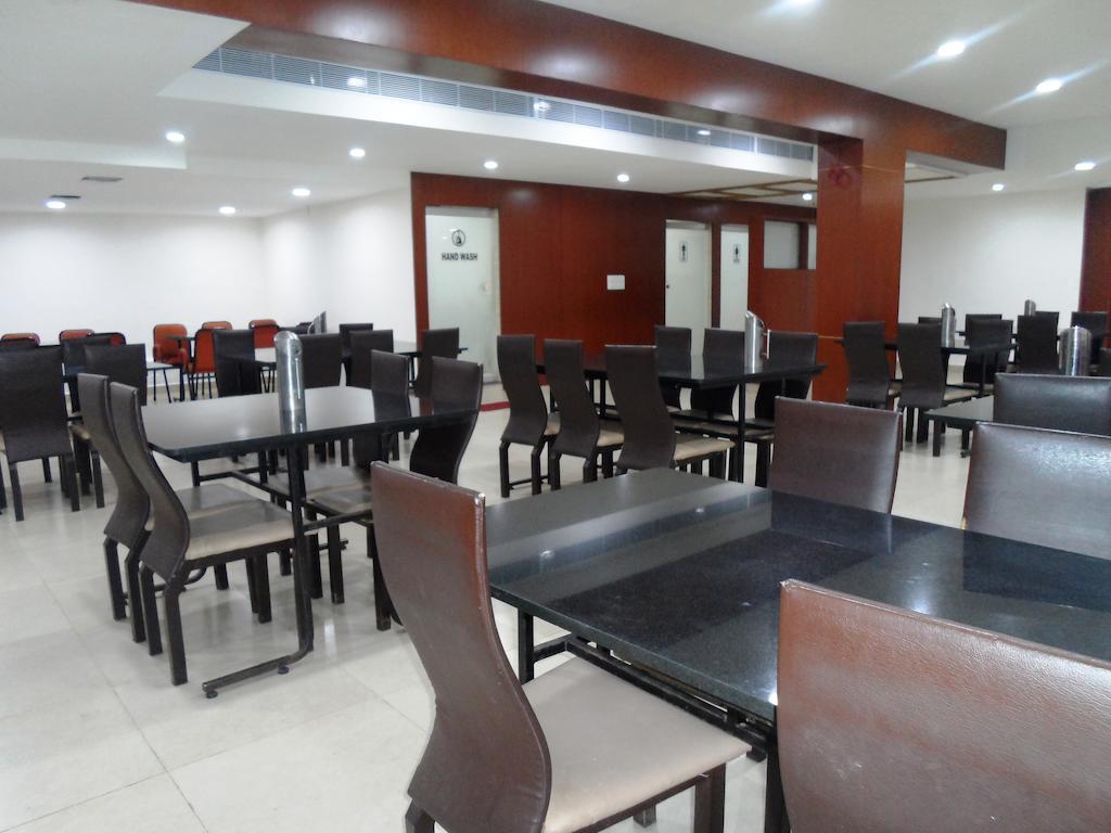 Hotel Bhimas Paradise تيروباتي المظهر الخارجي الصورة
