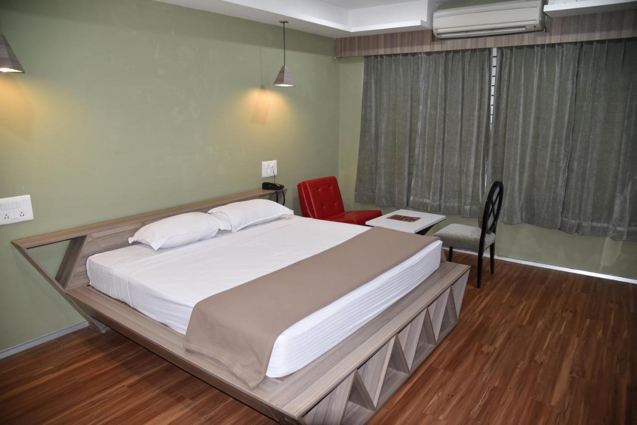 Hotel Bhimas Paradise تيروباتي المظهر الخارجي الصورة